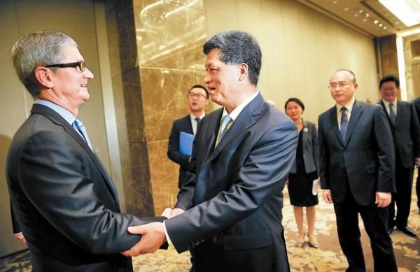 馬興瑞、市長許勤會見了蘋果公司首席執(zhí)行官蒂姆·庫克一行